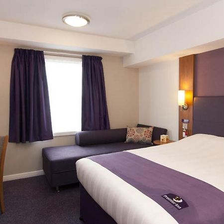 Premier Inn Cobham Cobham  Esterno foto