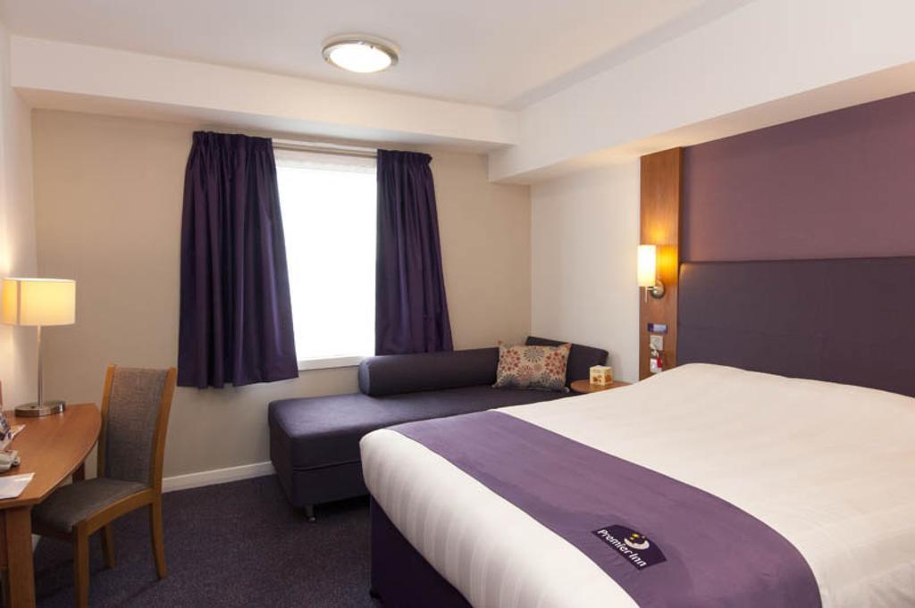 Premier Inn Cobham Cobham  Esterno foto