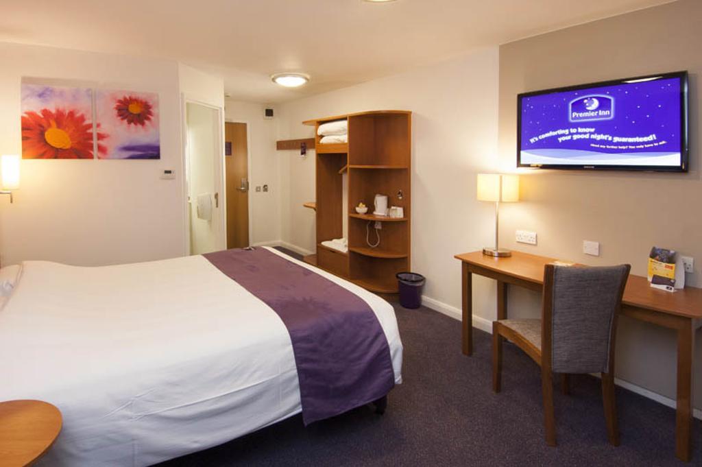 Premier Inn Cobham Cobham  Esterno foto