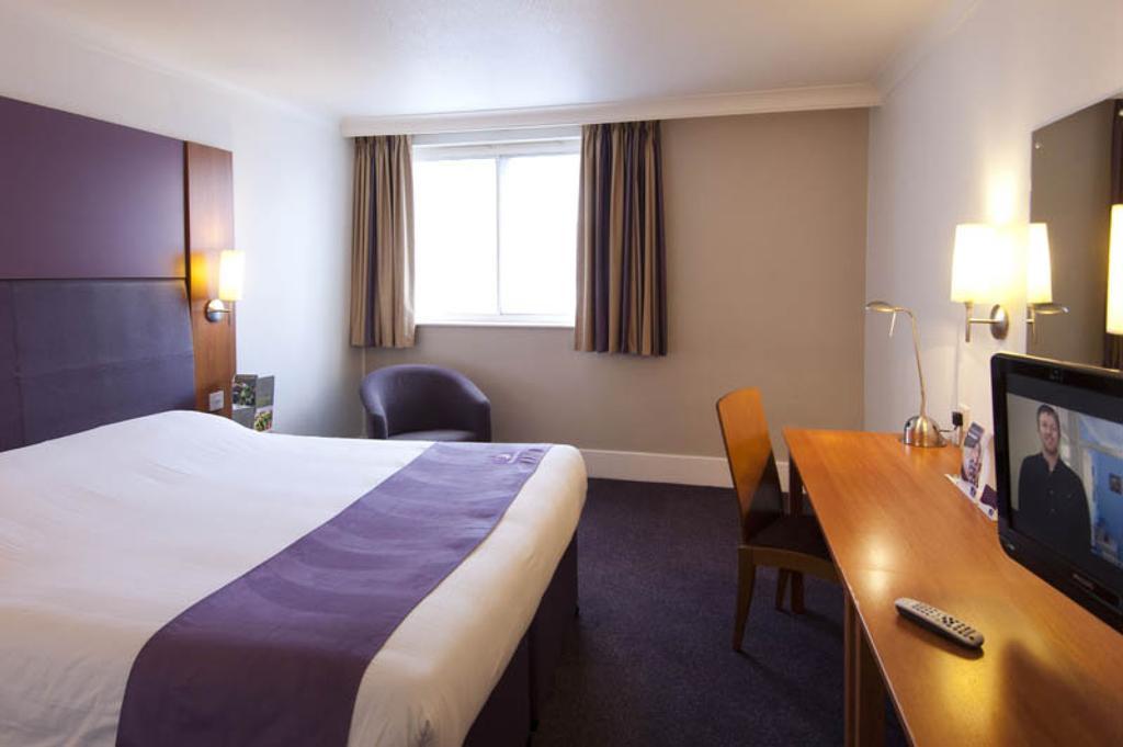 Premier Inn Cobham Cobham  Esterno foto