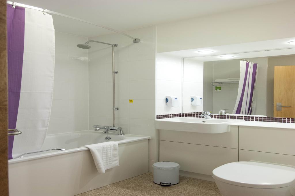 Premier Inn Cobham Cobham  Esterno foto