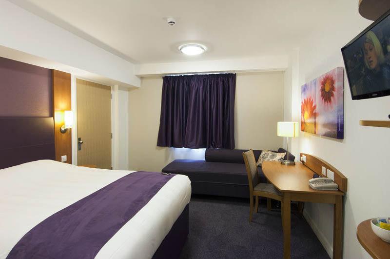 Premier Inn Cobham Cobham  Esterno foto